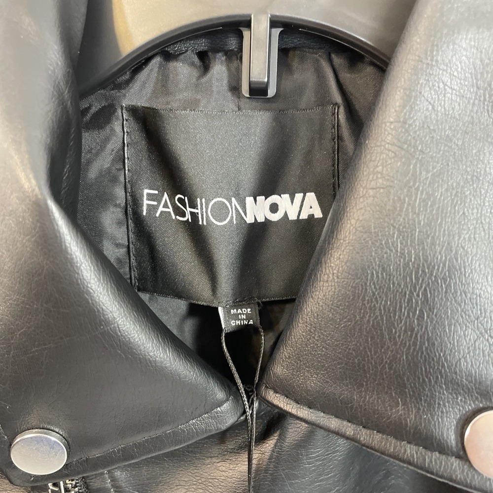 Fashion Nova Womens M Cropped Faux Leather Moto Jacket Zip L Sleeve+Belt NWTAGS - Picture 2 of 13